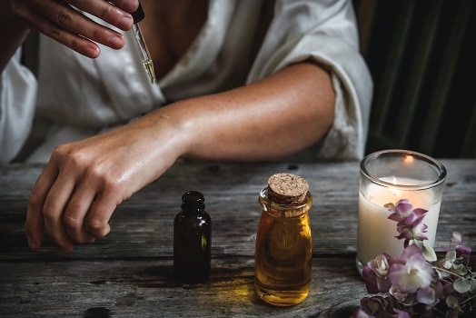 How to apply use essential oils on my dog topically safety